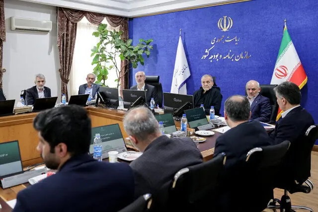تیکه سنگین پزشکیان به مدیران دولتی برای دریافت  پاداش‌های مدیریتی! 