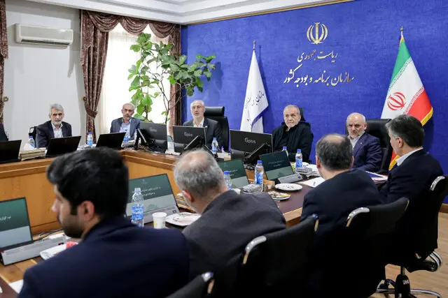 تیکه سنگین پزشکیان به مدیران دولتی برای دریافت  پاداش‌های مدیریتی! 