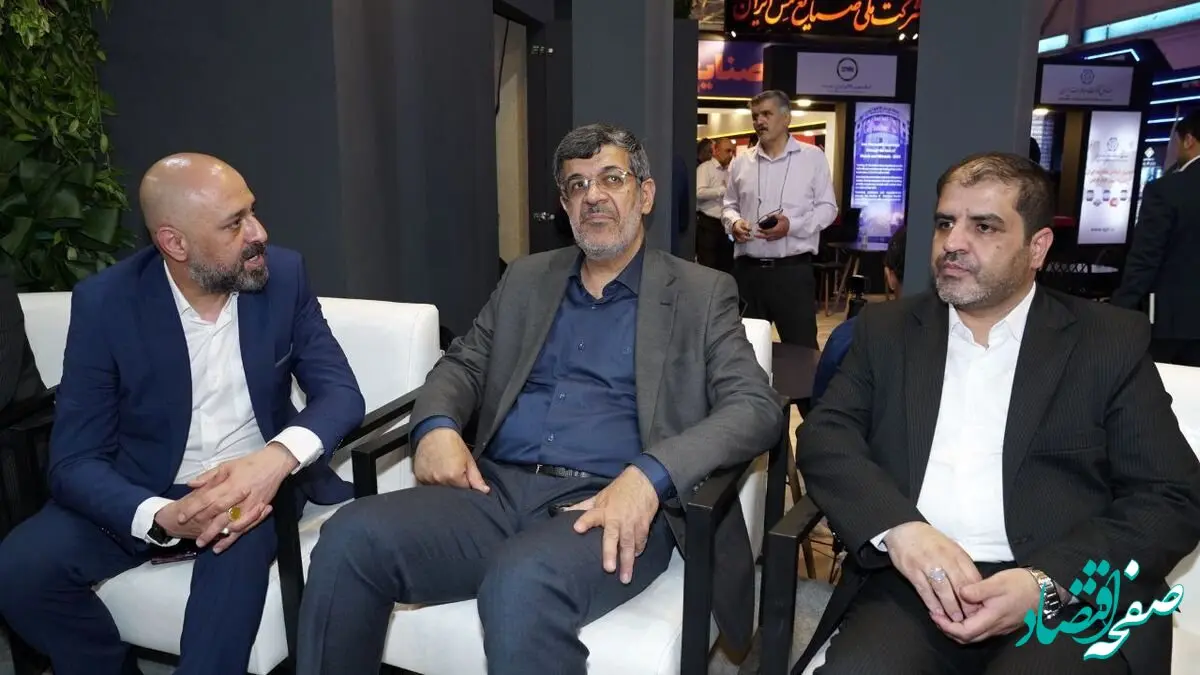 حضور محمدرضا بابایی، استاندار یزد و هیات همراه (معاون اقتصادی، معاون سیاسی و مدیران) در غرفه ایمیدرو (نمایشگاه ایران-اکسپو )