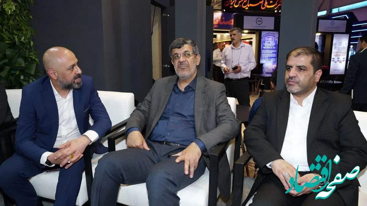 حضور محمدرضا بابایی، استاندار یزد و هیات همراه (معاون اقتصادی، معاون سیاسی و مدیران) در غرفه ایمیدرو (نمایشگاه ایران-اکسپو )