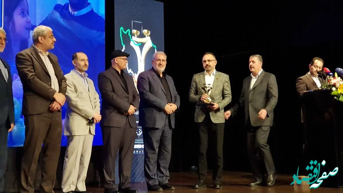 شرکت فولاد خوزستان تندیس طلایی بیست و دومین همایش ملی حمایت از مصرف کنندگان را دریافت نمود