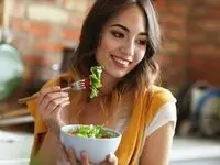 بانوان بخوانند | خانم ها خوردن این غذاها به جوان ماندن پوست شما کمک می کنند 