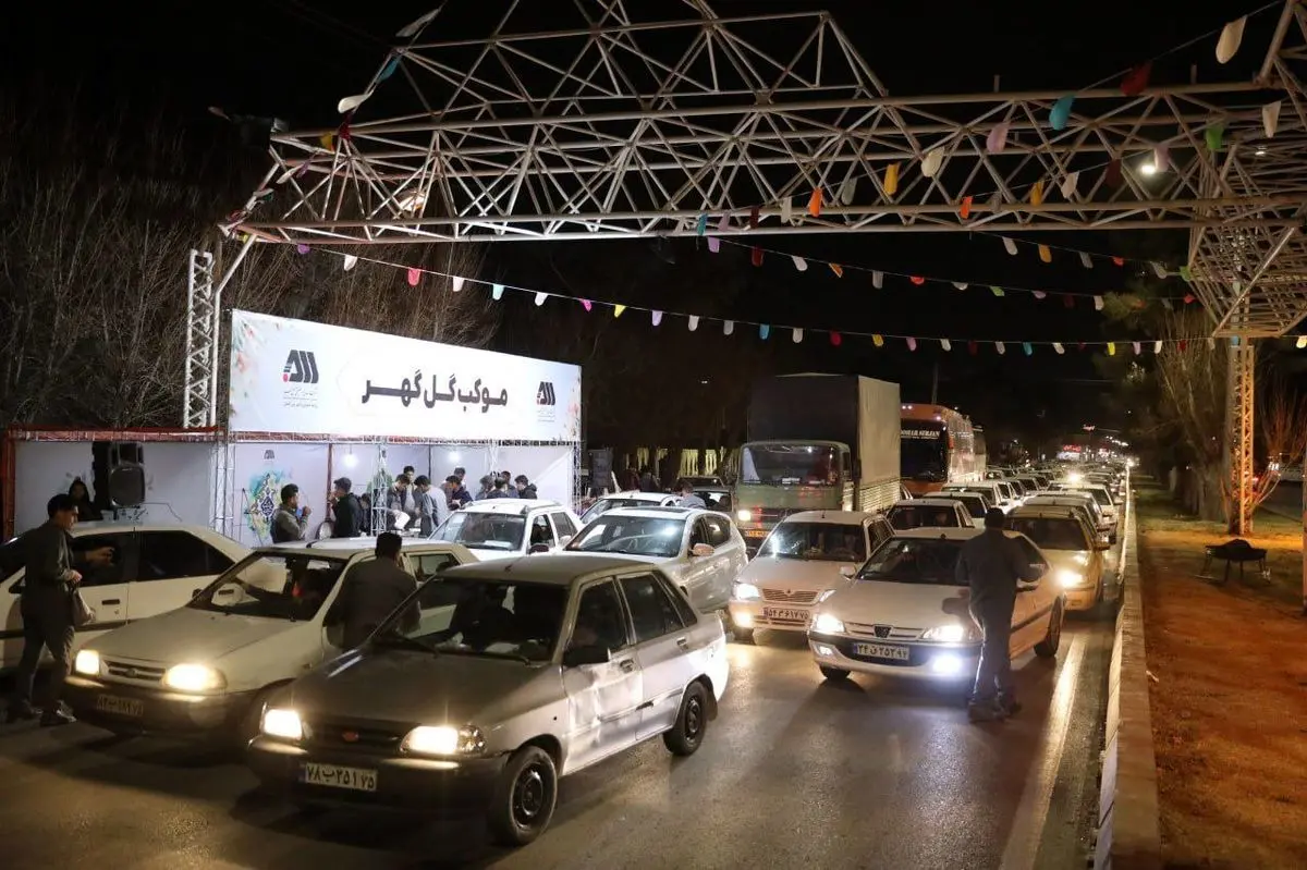 گزارش تصویری از خدمت‌رسانی موکب گل‌گهر به شهروندان در شب نیمه‌شعبان