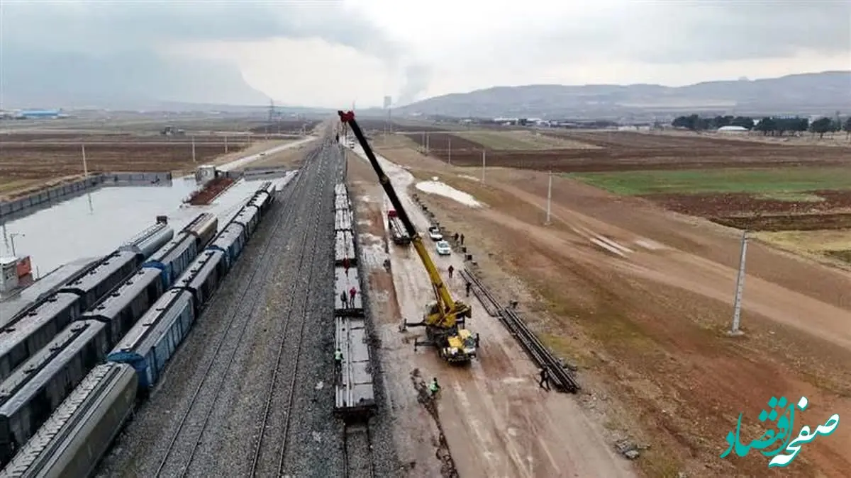 ریل گذاری فاز نخست قطار شهری کرمانشاه با ریل ذوب آهن اصفهان