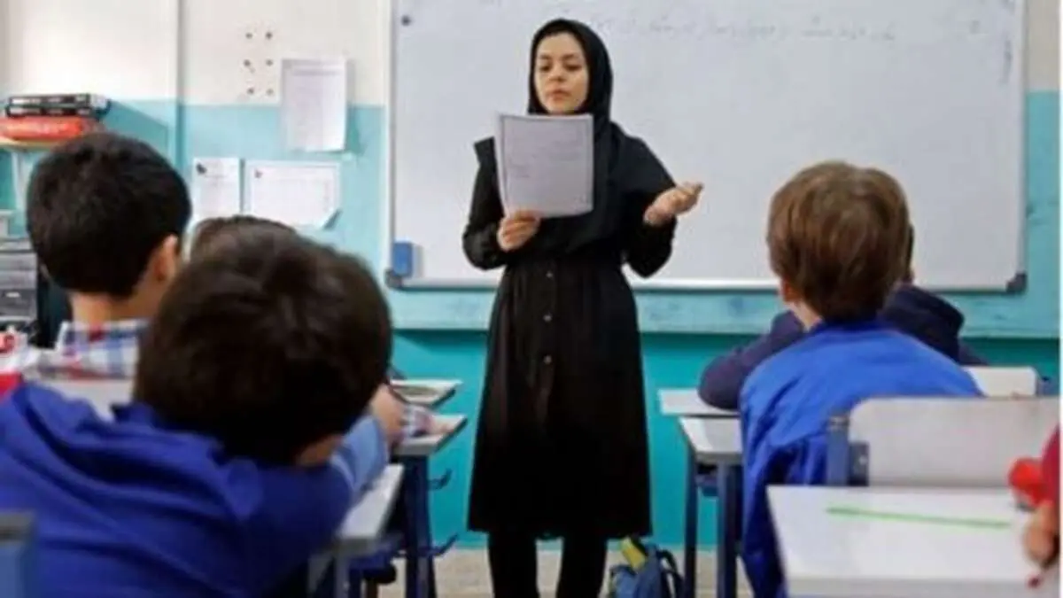 حقوق این معلمان تا حدودی به رتبه‌ بندی فرهنگیان می‌رسد