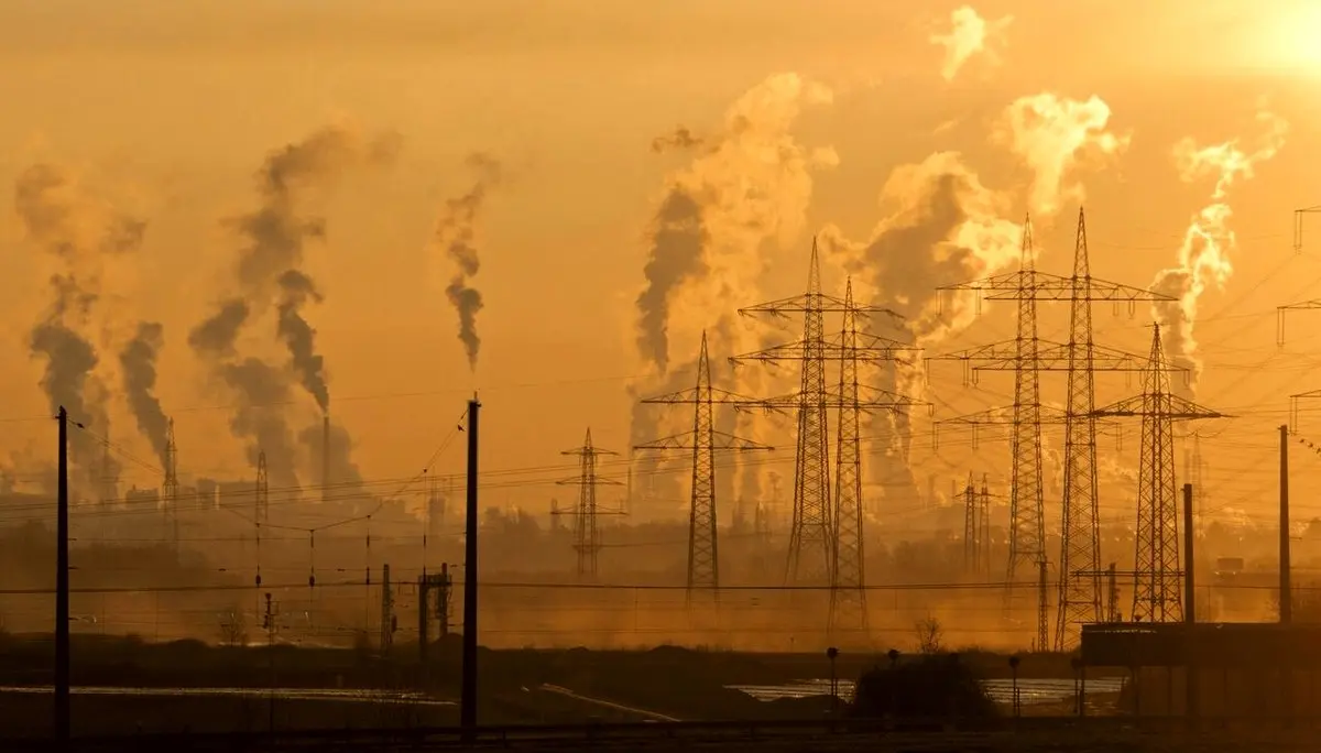 خیزش خاک سرخ: موج جدید آلودگی هوای ایران از زابل تا میانه را بلعید | خوزستان در محاصره آتش فلرها