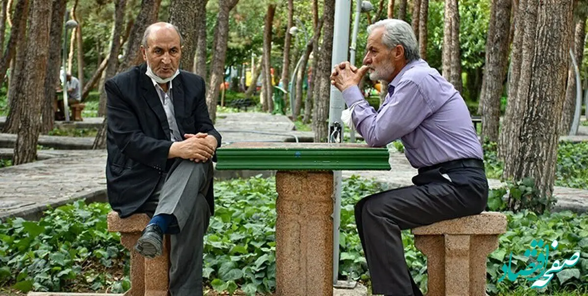 کاهش حقوق بازنشستگان در دو مرحله/ هر دم از این باغ بری می رسد!