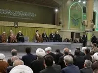 عکسی جنجالی از خوش و بش احمدی‌نژاد با این فرد معروف در بیت رهبری