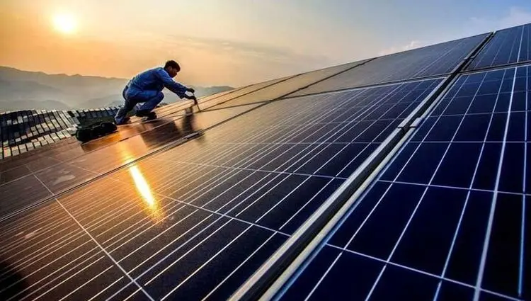 چند مگاوات برق خورشیدی تا پایان خرداد ۱۴۰۵ به شبکه متصل می شود؟ 