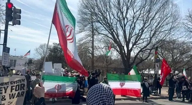 تحصن مقابل کاخ سفید در اعتراض به کشتار کودکان میناب