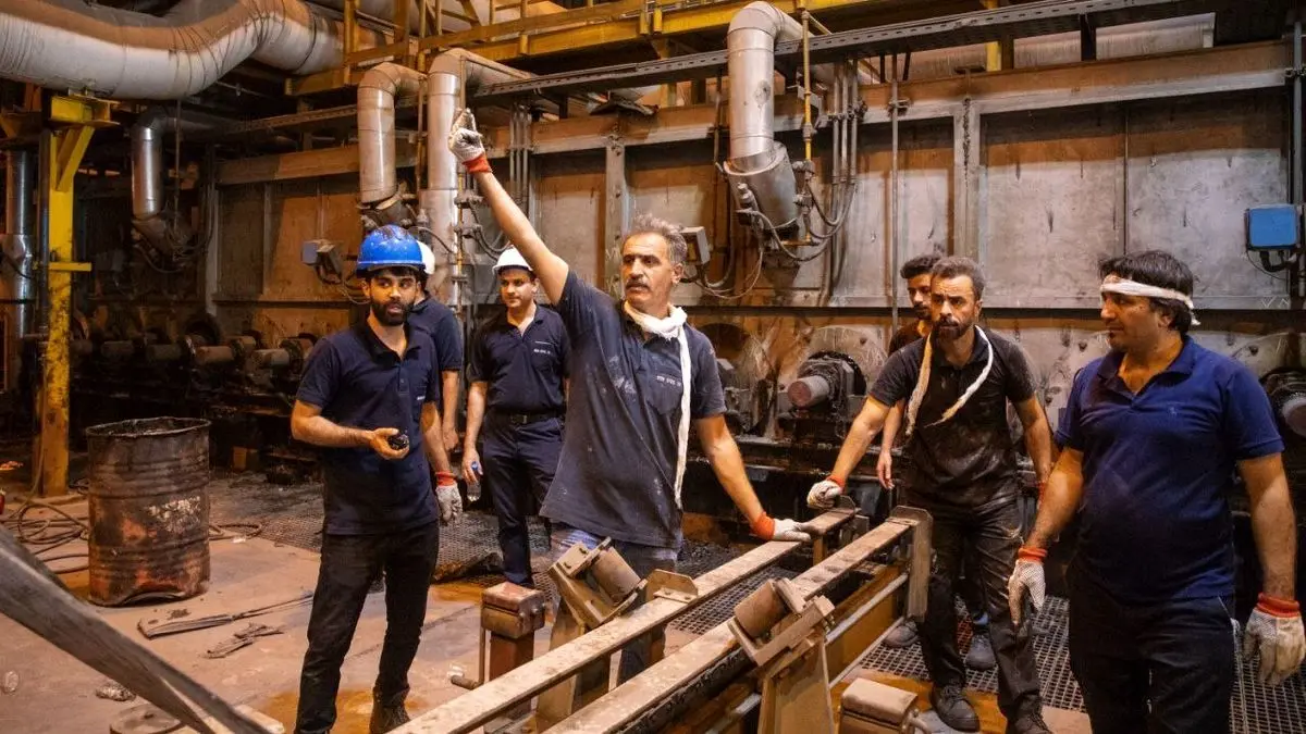 روایت کارکنان فولاد اکسین از کار در گرمای ۵۰ درجه