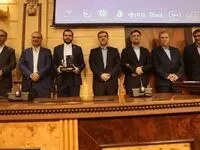 اعطای جایزه در حوزه فناوری از سوی معاون علمی رئیس‌جمهور به شرکت پلیمر آریاساسول