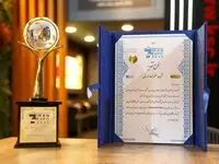 لوح تقدیر به عنوان شرکت برتر صادراتی در هفتمین نمایشگاه ایران اکسپو ۲۰۲۵ به غرفه شرکت فولاد خوزستان رسید