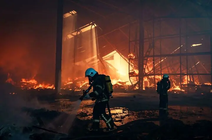 آخرین اخبار انفجار انبار نفت البرز | آتش سوزی تا ساعتی دیگر خاموش می‌شود