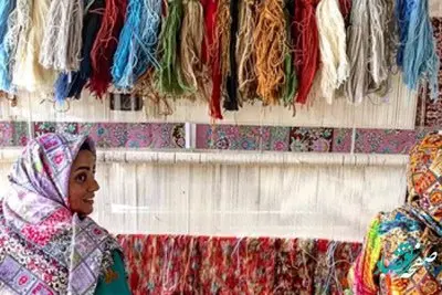 افتتاح نخستین کارگاه قالیبافی روستای تمبکا در هامون با حمایت بانک اقتصاد نوین