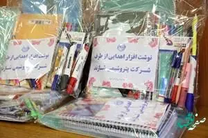 توزیع بسته های نوشت افزار جهت دانش آموزان کم برخوردار بهزیستی و کمیته امداد امام خمینی (ره)