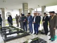 ادای احترام مشاور رییس‌جمهور و دبیر شورایعالی مناطق آزاد کشور به مقام شامخ شهیدان