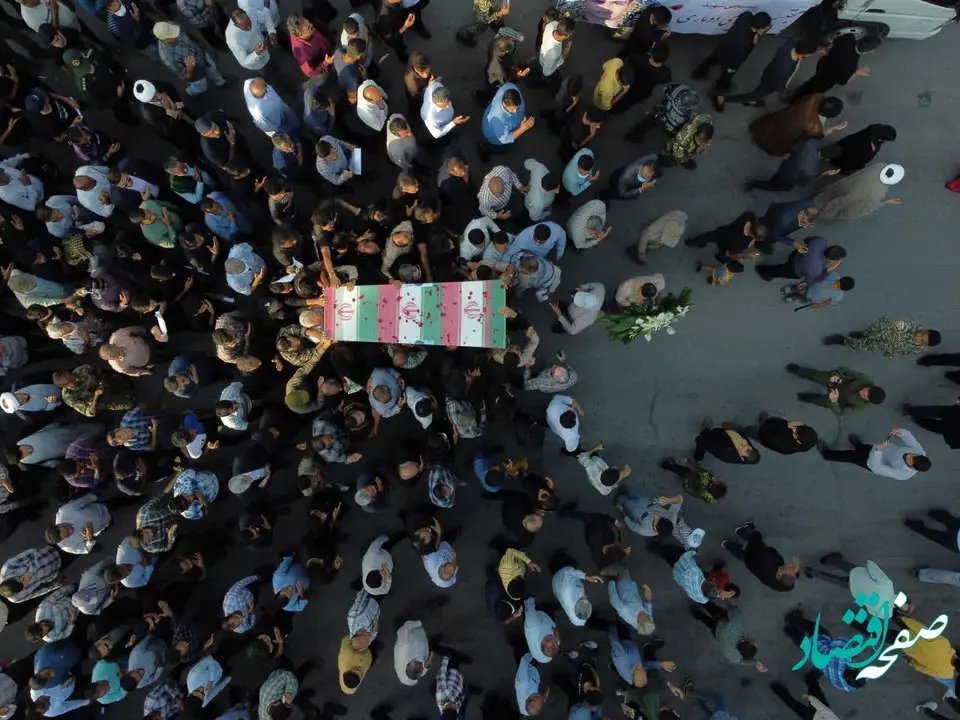 تشییع پیکر شهید مجتبی امیری‌دوماری در قشم