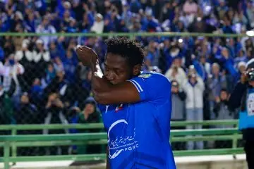 مهاجم جنجالی استقلال قرمزپوش شد | چرا جوما پیراهن قرمز پوشید؟