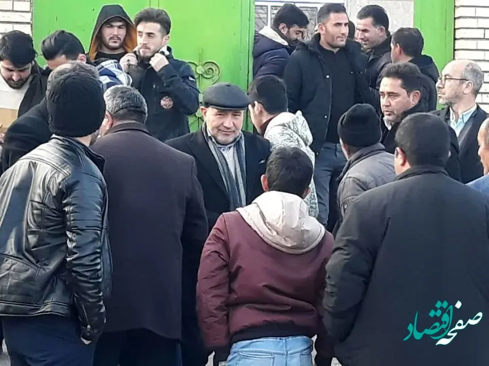 حضور مدیرعامل سازمان منطقه آزاد ماکو در کنار مردم زلزله زده شهرستان خوی