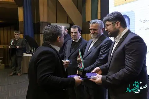 تقدیر از بازنشستگان نمونه تأمیناجتماعی در نخستین روز از دهه مبارک فجر