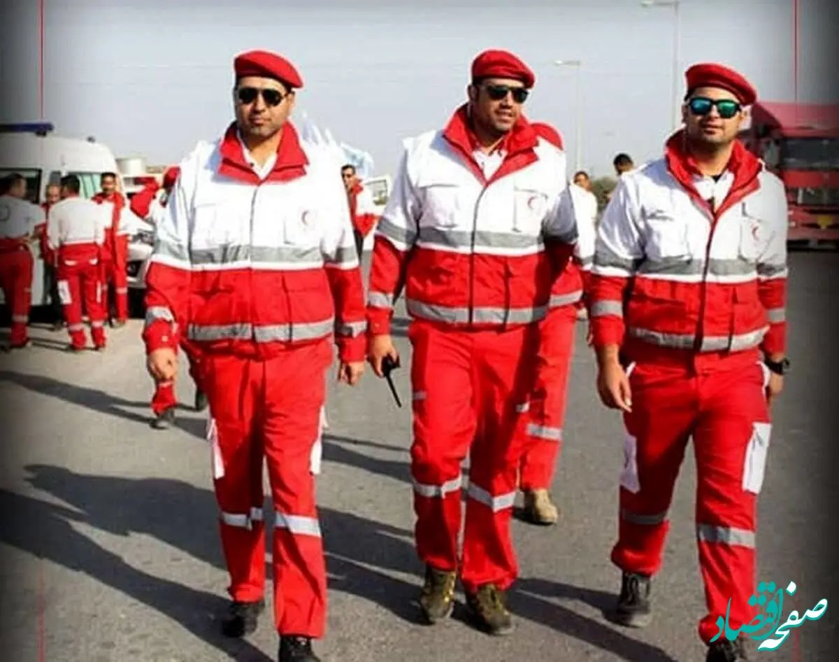 پزشکان داوطلب در کنار تیم های امداد و نجات برای ارائه خدمات درمانی فوری به میدان آمدند