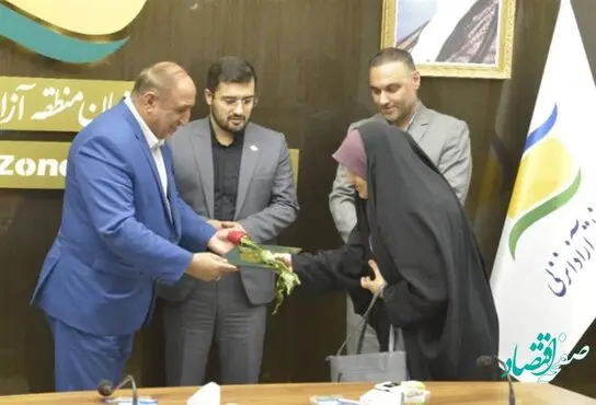 آئین تجلیل از مقام معلم در منطقه آزاد انزلی برگزار شد