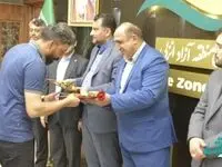 کارگران برای اعتلای کشور تلاش می کنند