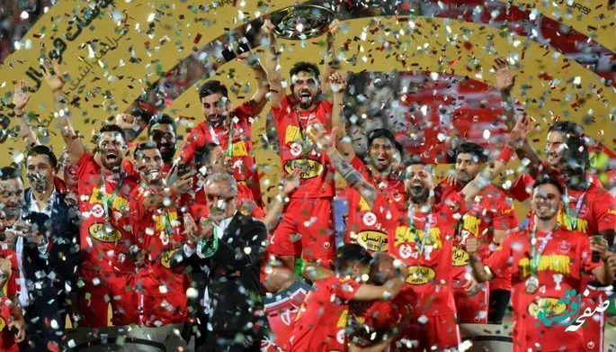 این فرد از جشن قهرمانی پرسپولیس بیرون شد! | حضور جنجالی و غیرمنتظره یک فرد در جشن قهرمانی پرسپولیس 