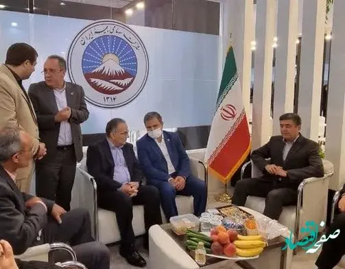 بازدید رییس کل و اعضای هیأت عامل بیمه مرکزی از غرفه بیمه ایران