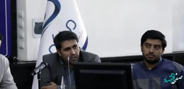 بیرق معرفی منطقه آزاد ماکو بر دوش خبرنگاران است