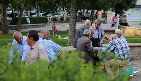 یک خبر تازه از افزایش سن بازنشستگی / کدام کارگر سه سال با نصف حداقل دستمزد کار می‌کند؟!