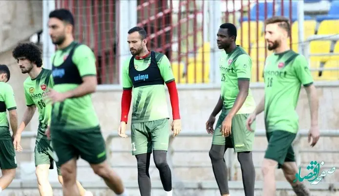 سپاهان یک قدم جلوتر از پرسپولیس و استقلال / انفجار یک بمب نقل و انتقالاتی در خط حمله 