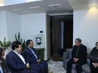 دیدار دكتر خاندوزی با خانواده شهید اكبری مدیرعامل اسبق بانك كشاورزی و از شهدای فاجعه هفتم تیر