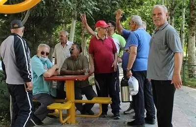 سن بازنشستگی در لایحه برنامه هفتم نهایی شد | مخالفت 2 کمیسیون مجلس با افزایش سن بازنشستگی