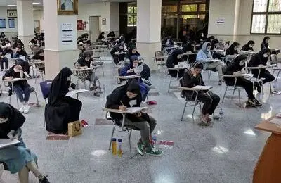 عکس | این داوطلب کنکور با شلوار خانگی و دمپایی عروسکی وارد جلسه شد! 