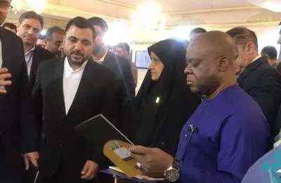 دکتر زارع پور در بازدید وزرای ارتباطات عراق و پاکستان از غرفه بانک، گستره فعالیت پست بانک ایران، یک الگوی