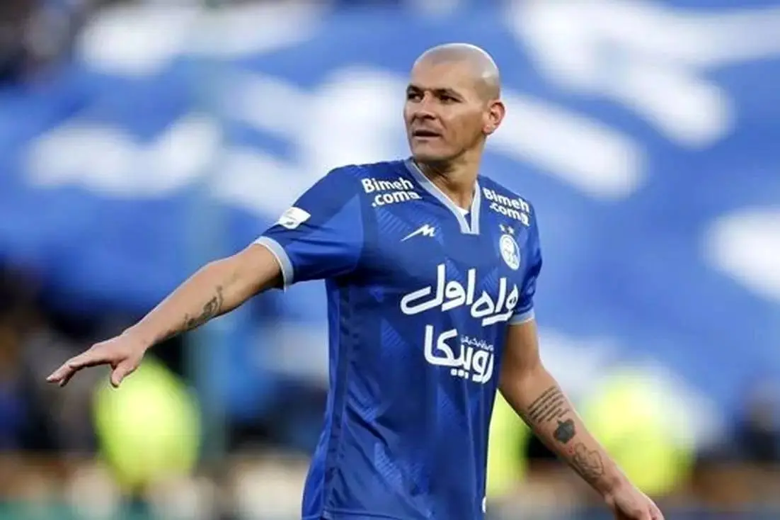 شکایت مدافع برزیلی از استقلال/یا به استقلال برمیگردم یا پولم را میگیرم!