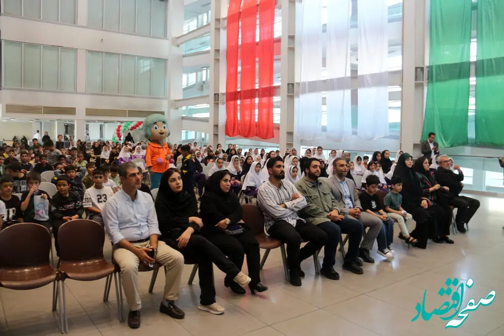 اهدای ۳ هزار بسته ملزومات تحصیلی به دانش‌ آموزان کم‌برخوردار منطقه ۲۰