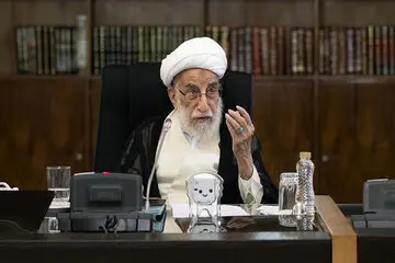 سخنان یک روحانی معروف خطاب به آیت الله جنتی با توجه به بالا بودن سنش / حجاب زورکی نمی شود