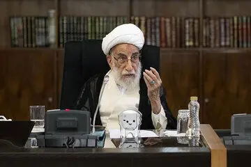 سخنان یک روحانی معروف خطاب به آیت الله جنتی با توجه به بالا بودن سنش / حجاب زورکی نمی شود