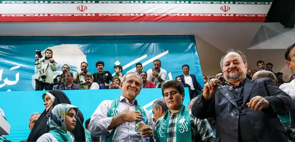 عکس هایی از ژست خاص مسعود پزشکیان و ۲ نوه اش در این مراسم