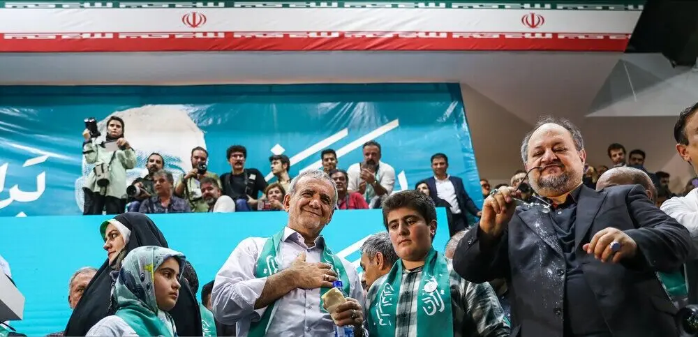 عکس هایی از ژست خاص مسعود پزشکیان و ۲ نوه اش در این مراسم