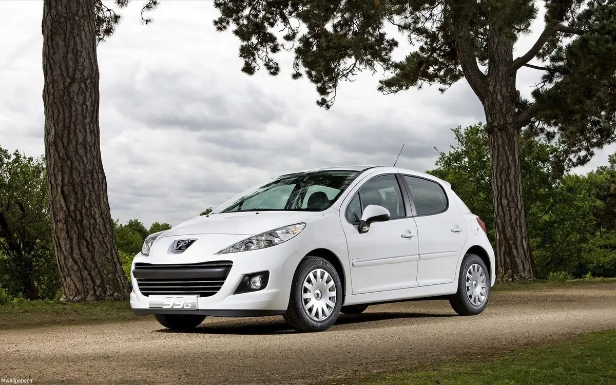 قیمت پژو ۲۰۷ کارکرده در فروردین ۱۴۰۴ | مقایسه پژو ۲۰۷ با x۲۲