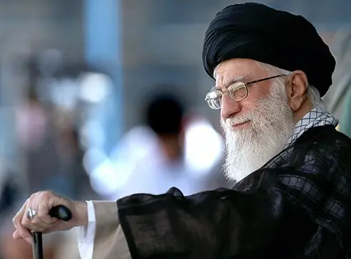 فیلم | سخنان رهبر انقلاب درباره والیبال بازی کردن در جوانی تا اهدای انگشتر به قهرمانان دانشآموز