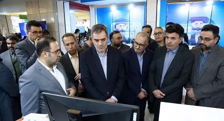 بازدید رئیس کل بیمه مرکزی از غرفه‌های نمایشگاه همایش بیمه و توسعه