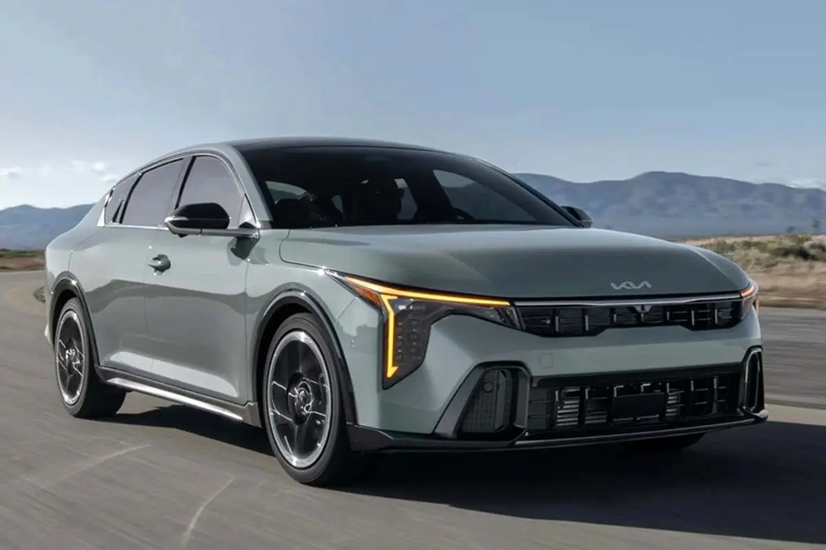 این سدان کره‌ای به ایران رسید | قیمت خودرو چقدر آب می‌خورد؟