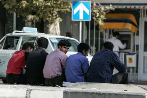 بازار کار زیر سایه نااطمینانی؛ ۴۵۰ هزار شغل در یک سال از دست رفت / بیکاری به بالاترین سطح چهار سال اخیر رسید