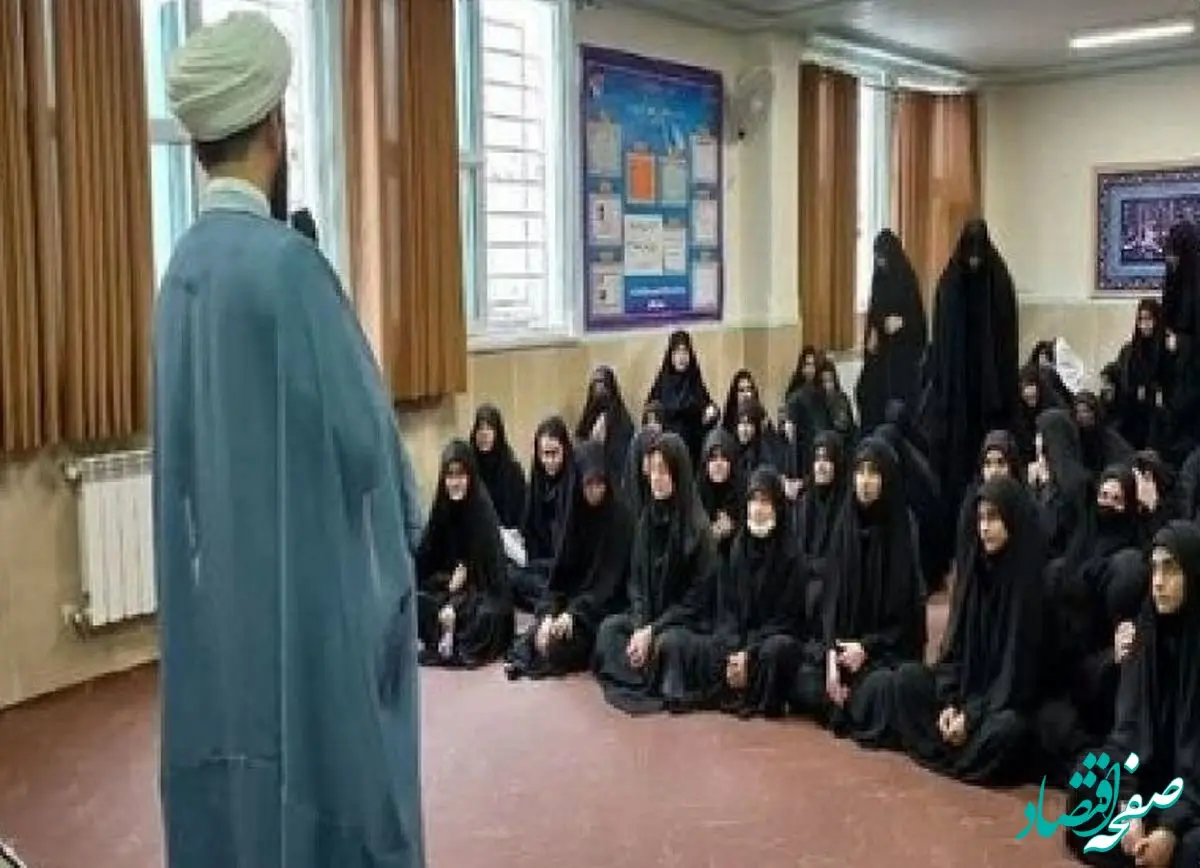 بوی ادکلن مانع ورود یک روحانی به جلسه بسیج خواهران شد | چون بوی معصیت می‌آمد نه شهدا! 