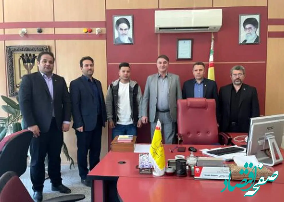 قهرمان جهانی ووشو مشتری بانک پارسیان شد